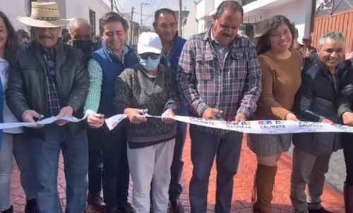Entrega alcalde de Calimaya, dos calles pavimentadas en beneficio de 13 mil habitantes